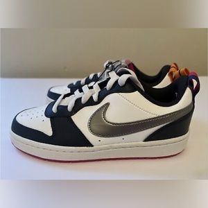 Nike Youth Court Borough Low 2 Sneaker SE1 Summit White Size 5.5Y (USED)